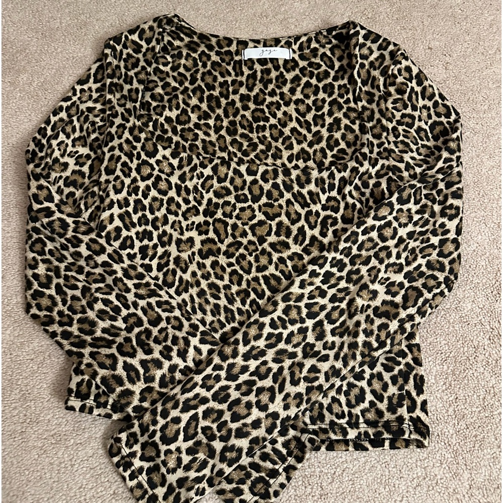 Leopard print top